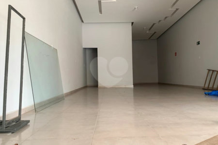 Salão Comercial 150m² na Lucas Nogueira Garcez - Atibaia - SP