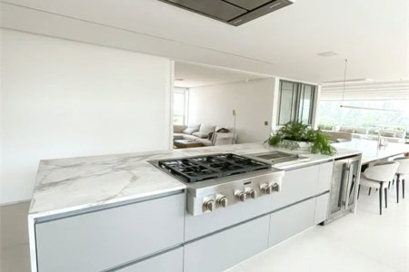 Apartamento à venda com 4 suítes em Vila Cordeiro, São Paulo, SP