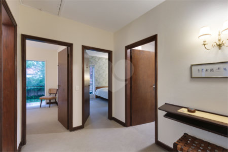 Casa à venda com 4 quartos, sendo 1 suíte, em Alto da Boa Vista, São Paulo, SP