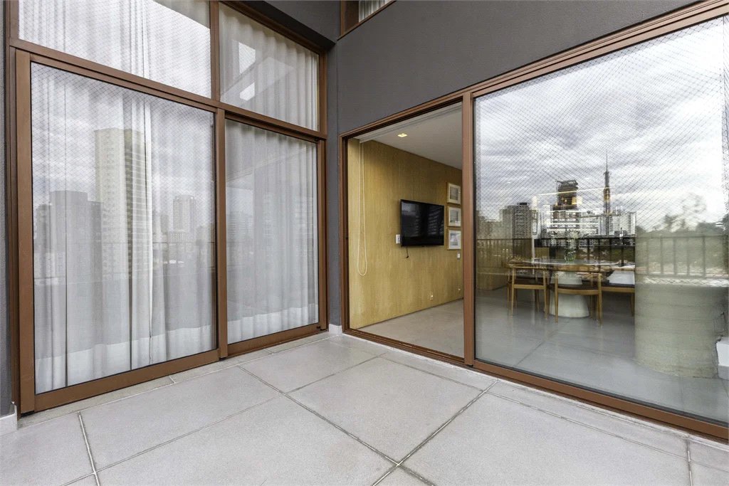 Apartamento à venda com 3 suítes em Jardim das Bandeiras, São Paulo, SP