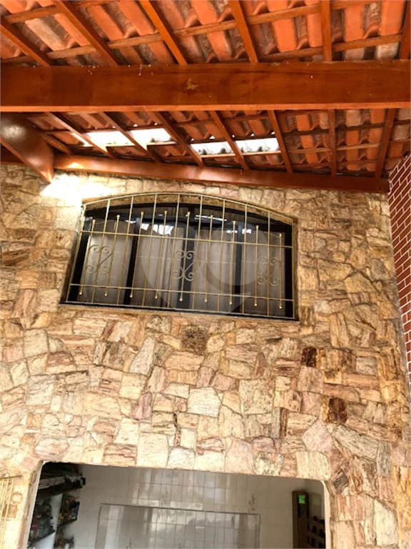 Sobrado com 234m², 3 dormitórios, sendo 1 suíte, 2 vagas, à venda na Vila Ema.