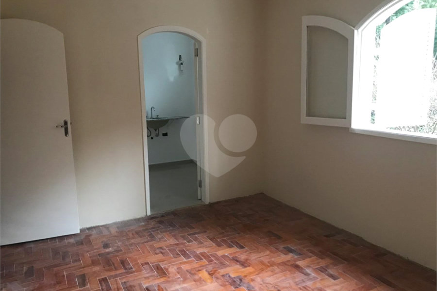 Sobrado à venda com 4 quartos, sendo 1 suíte, em Jardim Floresta, São Paulo, SP