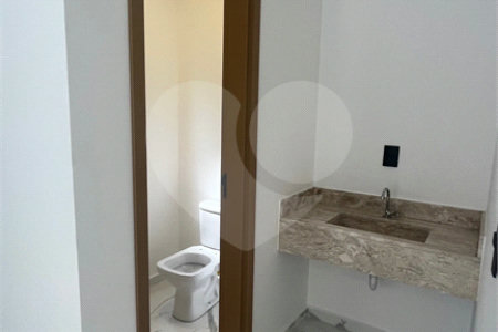 Sobrado à venda com 3 suítes em Vila Petrópolis, Atibaia, SP