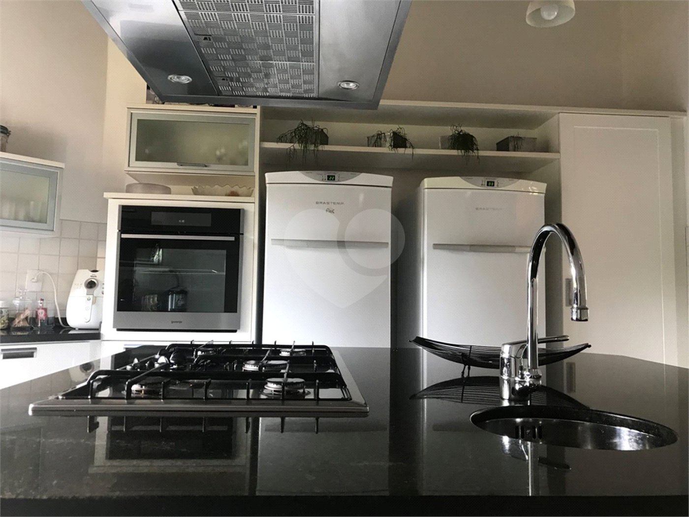 Casa à venda com 4 quartos, sendo 3 suítes, no condomínio Alpes da Cantareira, Mairiporã - SP