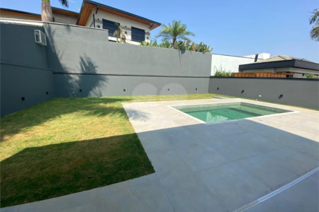 Casa à venda com 3 suítes no condomínio Shambala II, Atibaia - SP