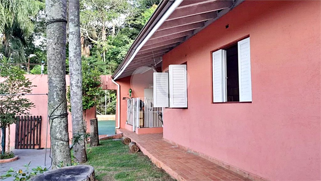 Casa à venda com 6 quartos, sendo 2 suítes, no condomínio Associação Reserva das Hortênsias, Mairiporã - SP