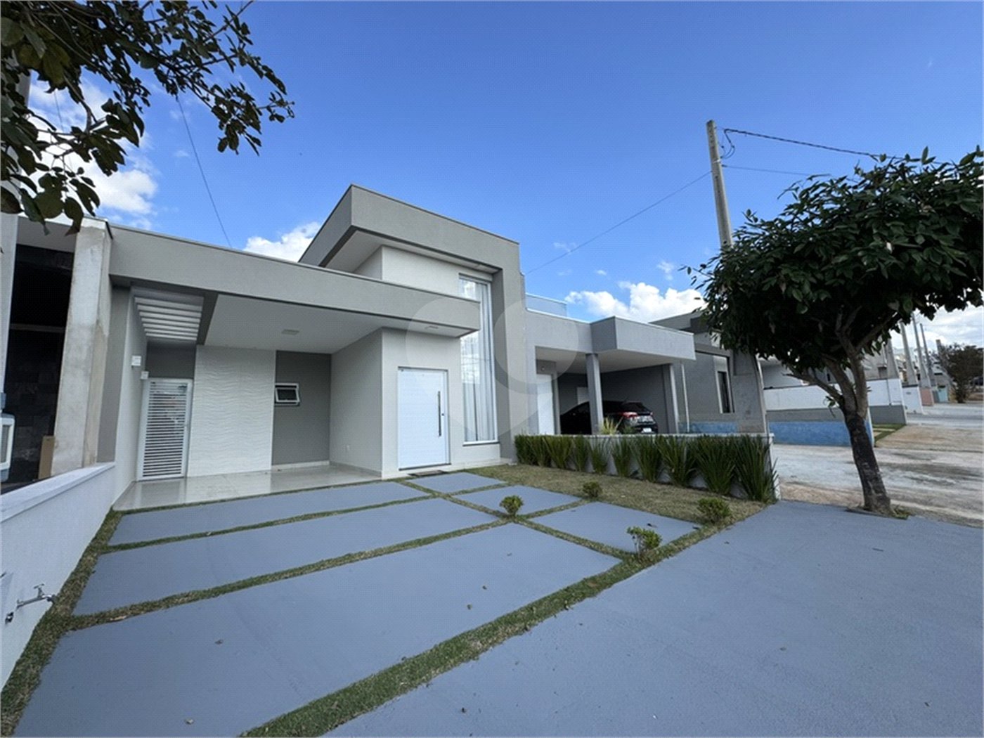 Casa à venda com 3 quartos, sendo 1 suíte, no condomínio Jardim Guarujá, Salto - SP