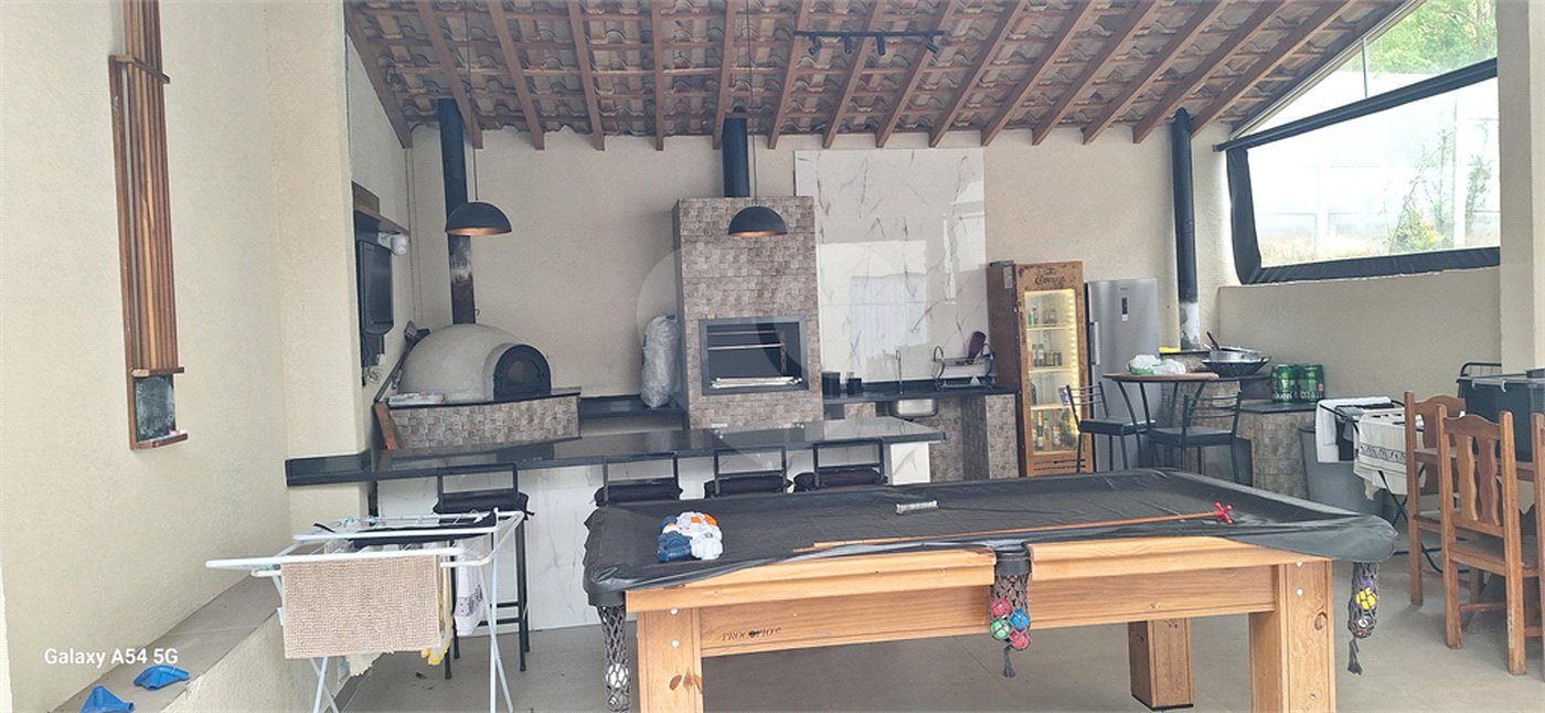 Casa à venda com 4 quartos, sendo 3 suítes, no Centro, Bom Jesus dos Perdões, SP