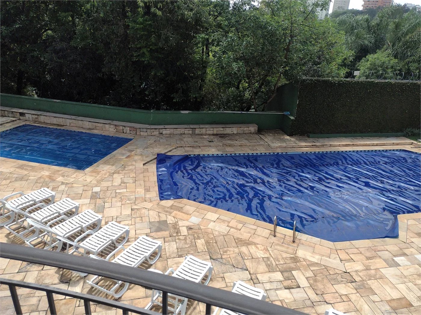 Casa à venda com 4 quartos, sendo 3 suítes,  no condomínio Vila das Flores, São Paulo - SP