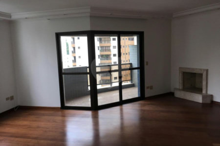 Apartamento à venda com 4 quartos, sendo 2 suítes,  em Vila Andrade, São Paulo, SP
