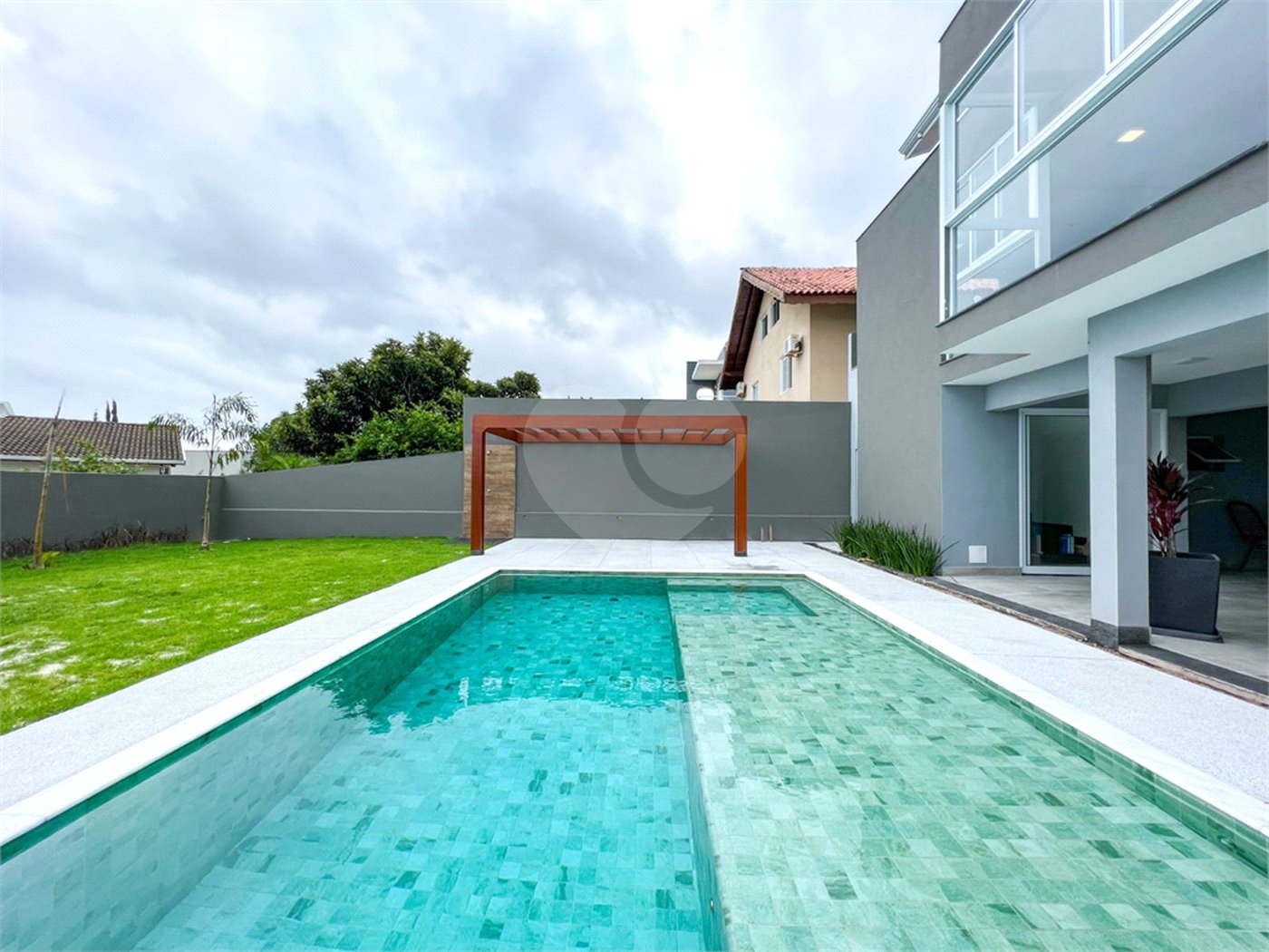 Casa à venda com 4 suítes no condomínio Alpes de Vinhedo, Vinhedo - SP