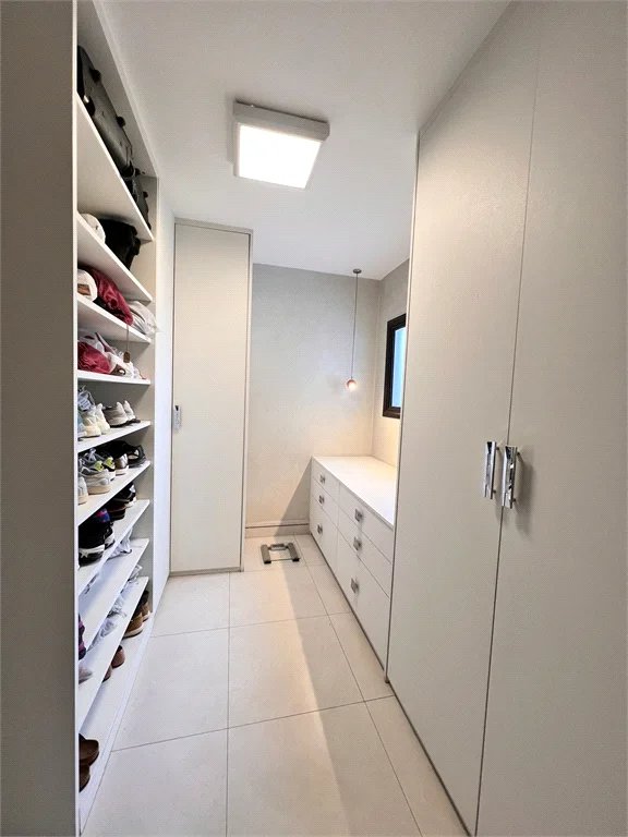 Sobrado à venda com 5 quartos, sendo 2 suítes, em Vila Inah, São Paulo, SP
