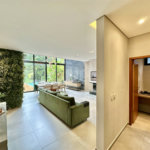 Casa à venda com 3 suítes no condomínio Reserva Santa Maria, Jandira - SP