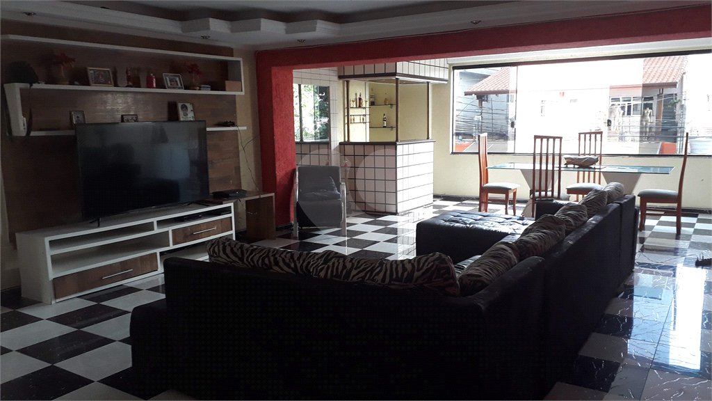 Sobrado à venda com 4 quartos, sendo 1 suíte, em Vila Nova Cachoeirinha, São Paulo, SP