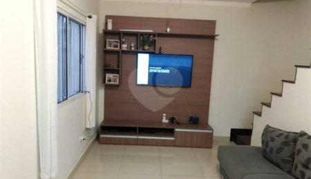 Casa à venda com 2 suítes no condomínio Residencial Matos, São Paulo - SP