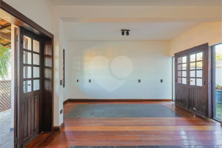 Sobrado à venda com 3 quartos, sendo 1 suíte,  em Jardim Leonor, São Paulo, SP