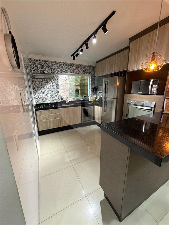 Casa à venda com 3 quartos, sendo 1 suíte, no condomínio Praça Leão, São Paulo - SP