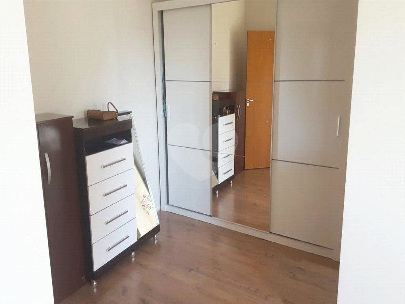 Casa à venda com 4 quartos, sendo 2 suítes, no condomínio Village Ipanema, Araçoiaba da Serra - SP