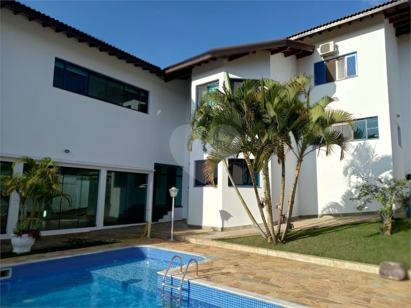 Casa à venda com 4 quartos, sendo 1 suíte, no condomínio Vale do Itamaracá, Valinhos - SP