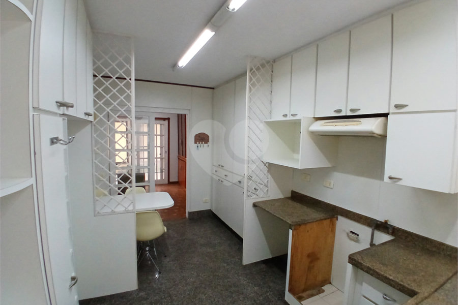 Casa à venda ou para alugar com 3 quartos, sendo 2 suítes, no condomínio Chácara das Rosas, São Paulo - SP