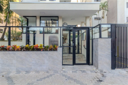 Apartamento à venda com 4 quartos, sendo 2 suítes,  em Vila Hamburguesa, São Paulo, SP