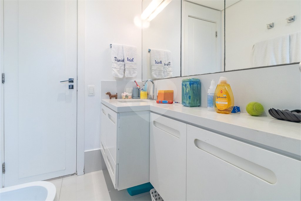Apartamento à venda com 4 quartos, sendo 3 suítes, em Santa Cecília, São Paulo, SP