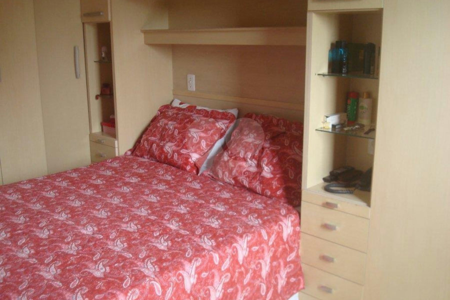 Sobrado à venda com 3 quartos, sendo 1 suíte,  em Parque Peruche, São Paulo, SP