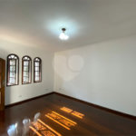 Sobrado à venda com 4 quartos, sendo 1 suíte, em Jardim Medina, Poá, SP