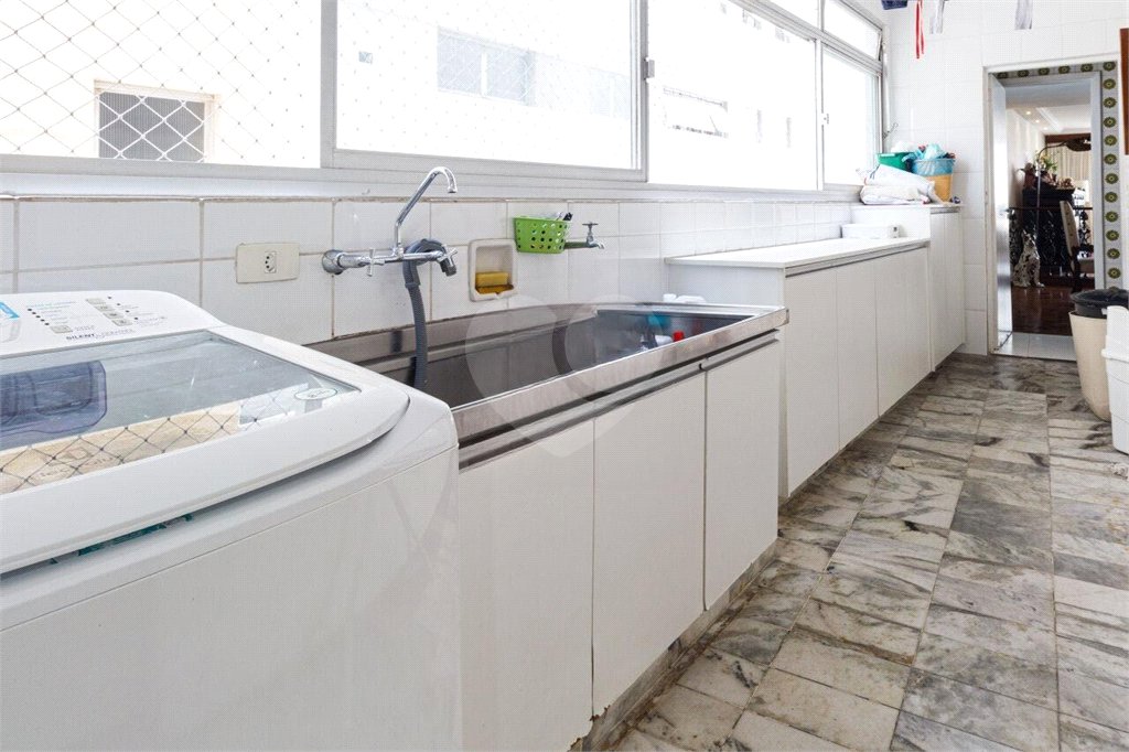 Apartamento à venda com 3 quartos, sendo 1 suíte,  em Santa Cecília, São Paulo, SP
