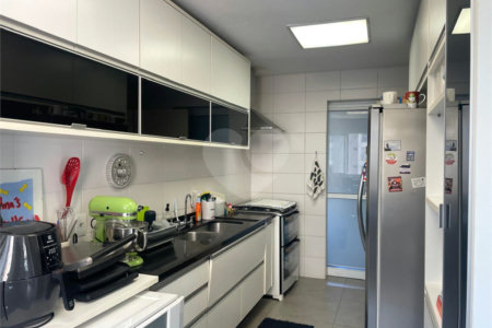 Apartamento à venda com 3 suítes em Vila Andrade, São Paulo, SP