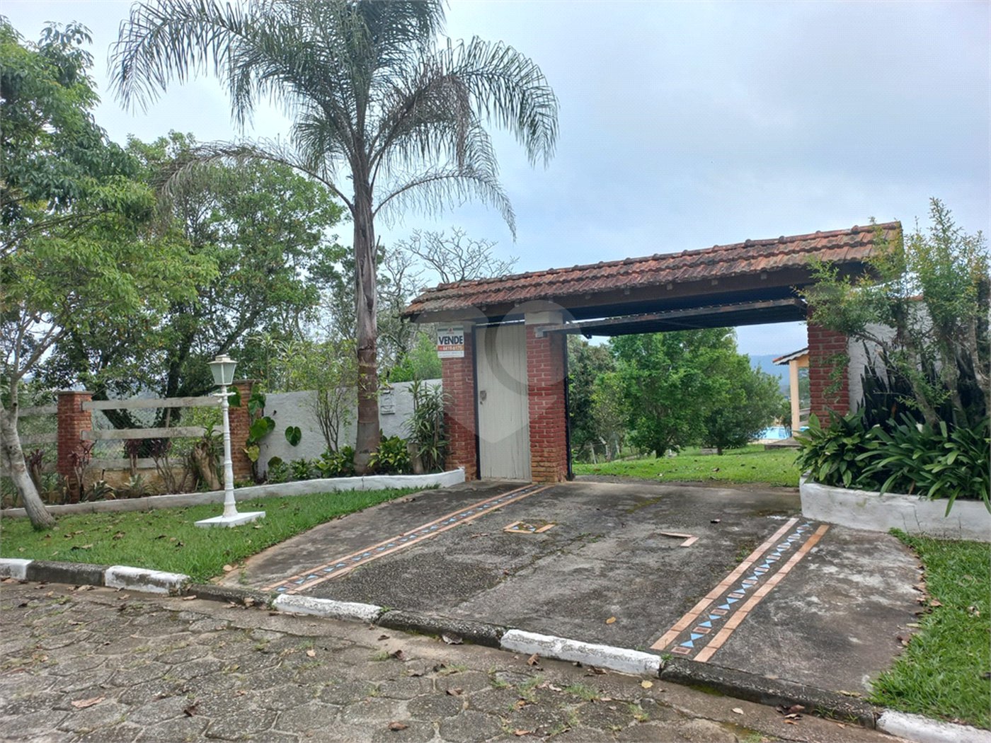 Casa à venda com 4 quartos, sendo 2 suítes, no condomínio Residencial Ypeville, Mairiporã - SP