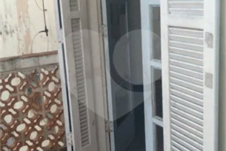 Casa com 272m² de área construída , 2 dormitórios , 1 vaga , à venda no Jabaquara.