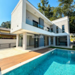 Casa à venda com 3 quartos, sendo 3 suítes, no Condomínio Quintas da Boa Vista, Atibaia - SP