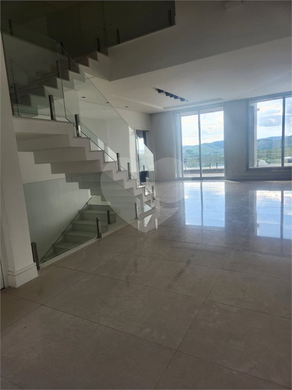 Casa à venda ou para alugar com 4 suítes no condomínio Residencial Jaguary, São José dos Campos - SP