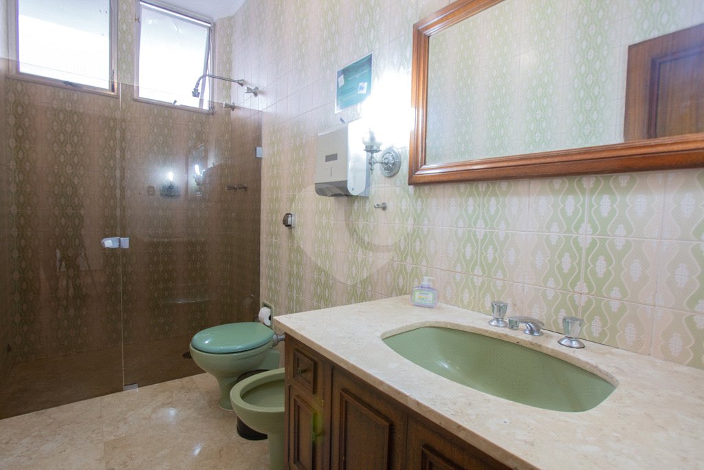 Casa à venda ou para alugar com 3 quartos, sendo 1 suíte,  em Mirandópolis, São Paulo, SP