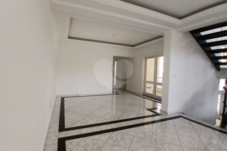 Casa à venda com 4 quartos, sendo 2 suítes, no condomínio Flamboyant, Atibaia - SP