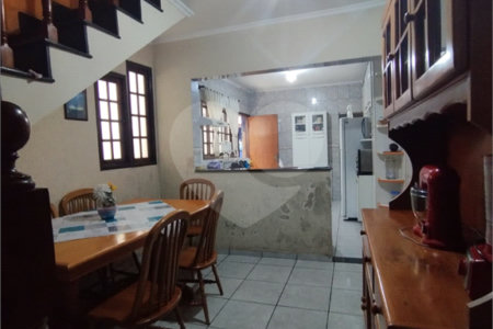 Sobrado à venda com 3 quartos, sendo 1 suíte, em Biritiba, Poá, SP