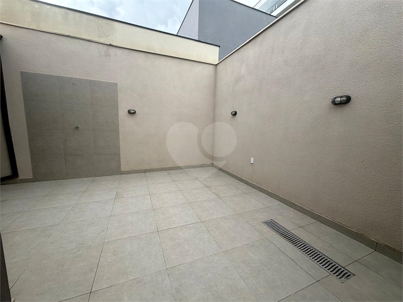 Casa à venda com 3 quartos, sendo 1 suíte, no condomínio Sun Lake, Sorocaba - SP