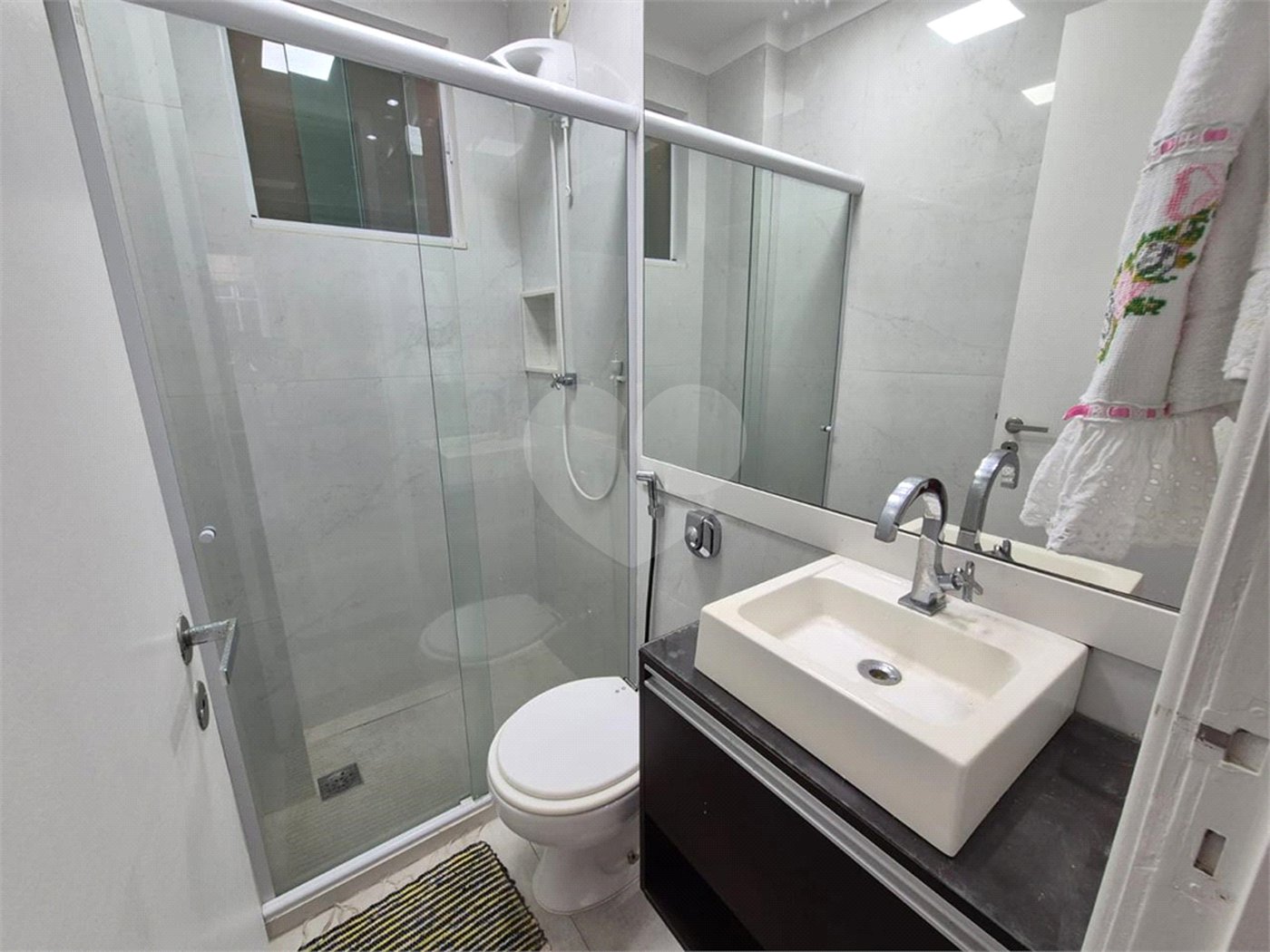 Apartamento à venda com 3 quartos, sendo 1 suíte,  no Centro, Cabo Frio, RJ