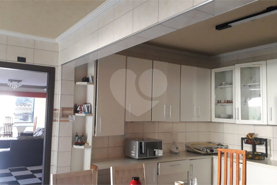 Sobrado à venda com 4 quartos, sendo 1 suíte, em Vila Nova Cachoeirinha, São Paulo, SP