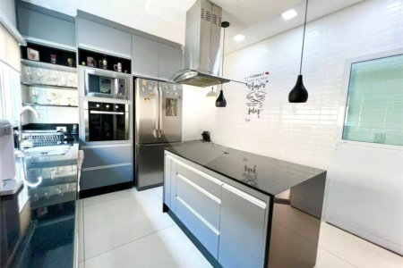 Sobrado à venda com 3 quartos, sendo 1 suíte,  em Residencial Jardim Nathália, Sorocaba, SP