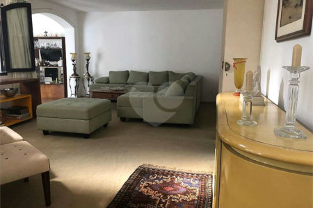 Casa à venda com 4 quartos, sendo 1 suíte, em Vila Cordeiro, São Paulo, SP
