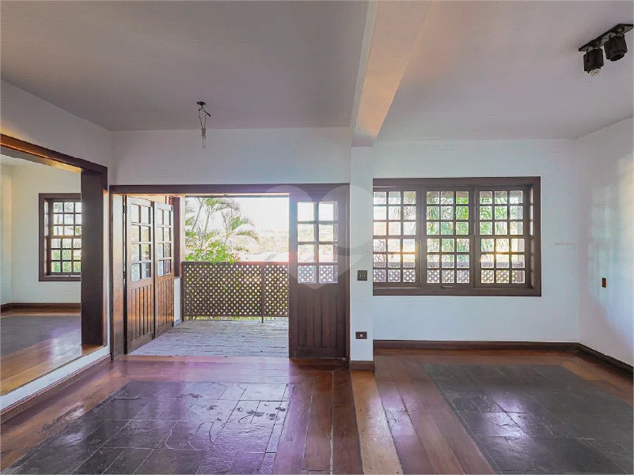 Sobrado à venda com 3 quartos, sendo 1 suíte,  em Jardim Leonor, São Paulo, SP
