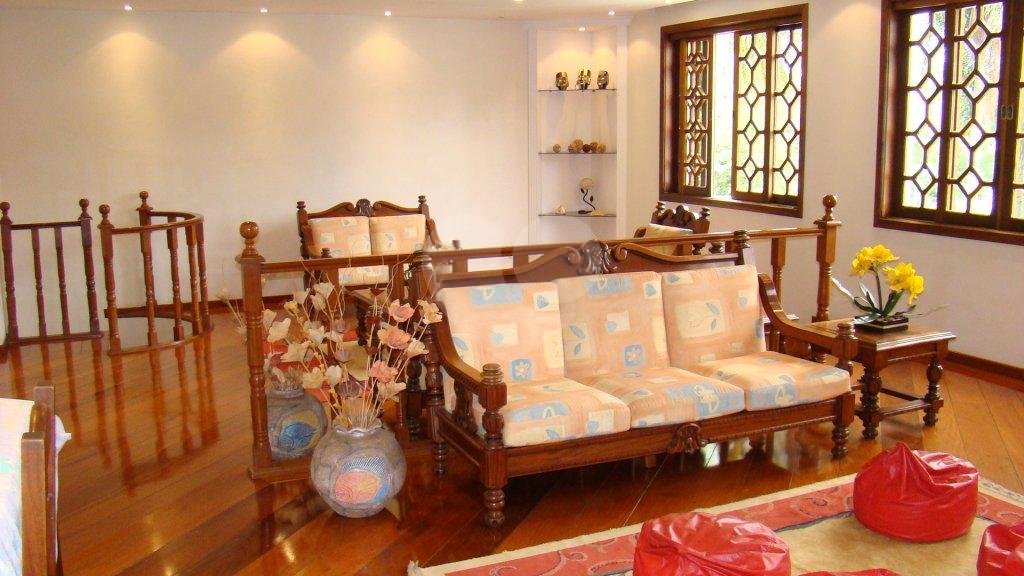 Sobrado à venda com 4 quartos, sendo 2 suítes,  em Alto da Boa Vista, São Paulo, SP