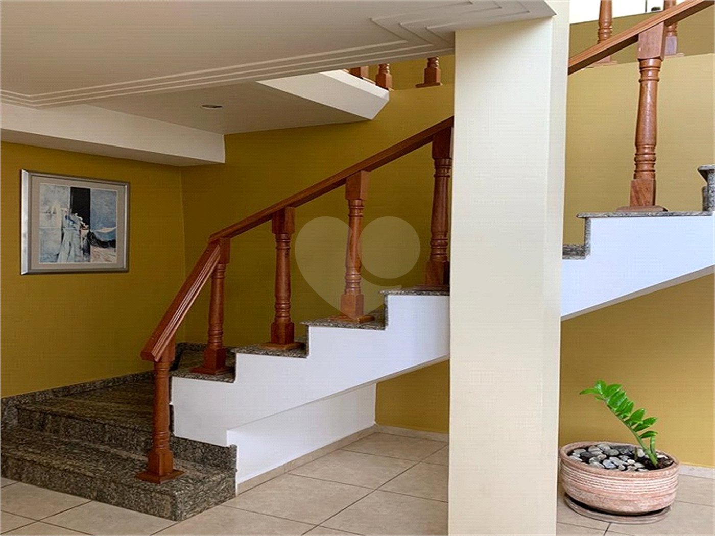 Sobrado à venda com 4 quartos, sendo 3 suítes,  no Centro, Jarinu, SP