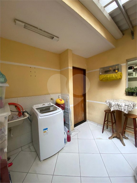 Casa à venda com 3 quartos, sendo 1 suíte, no condomínio Regina, São Paulo - SP