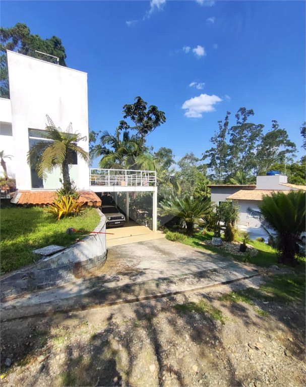 Casa à venda com 3 quartos, sendo 1 suíte, no condomínio Clube Florada Suzano, Suzano - SP