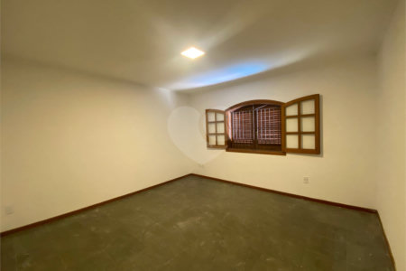 Casa à venda com 4 quartos, sendo 2 suítes,  em Jardim do Lago, Atibaia, SP