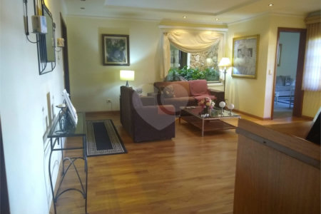 Casa à venda com 4 quartos, sendo 2 suítes, no condomínio Osato, Atibaia - SP