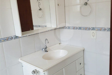 Sobrado à venda com 3 quartos, sendo 1 suíte, em Jardim Caravelas, São Paulo, SP
